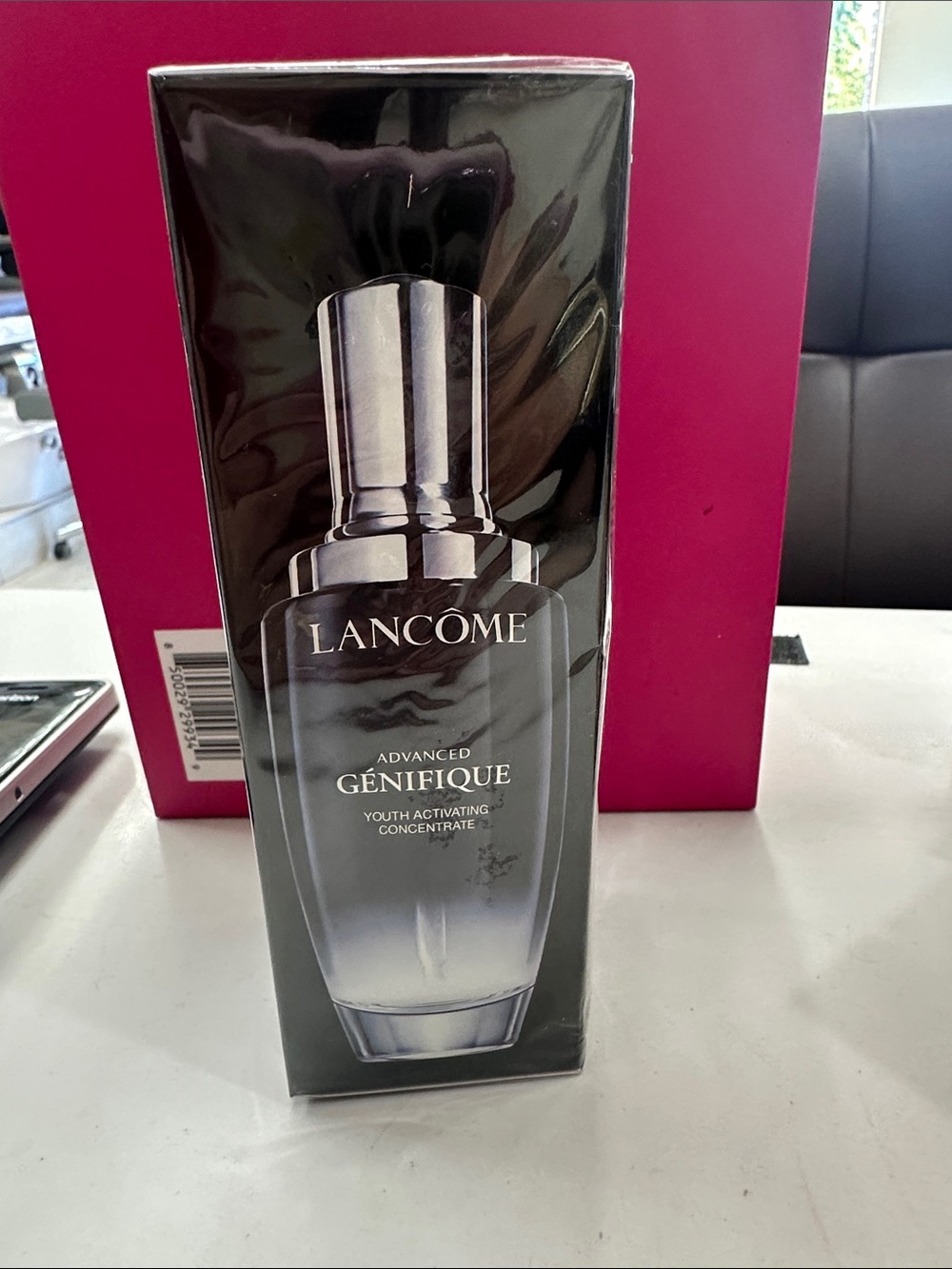 Advanced Génifique Youth Activating Concentrate – Black
